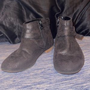 Cat and Jack girls boots size 2